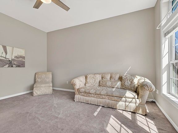 5th image of 34 Lincoln Drive