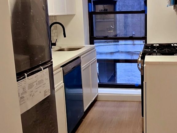 3rd image of 327 E 108th St #1