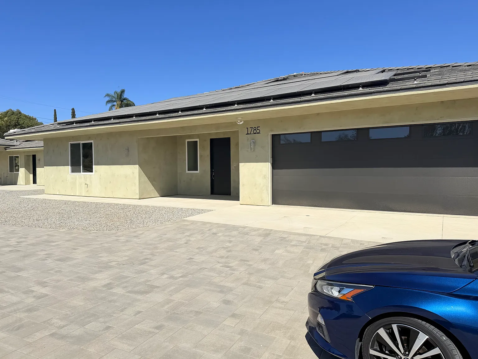 3 bed, 2.5 bath, 2300 sqft, $4,500 — Photo 2