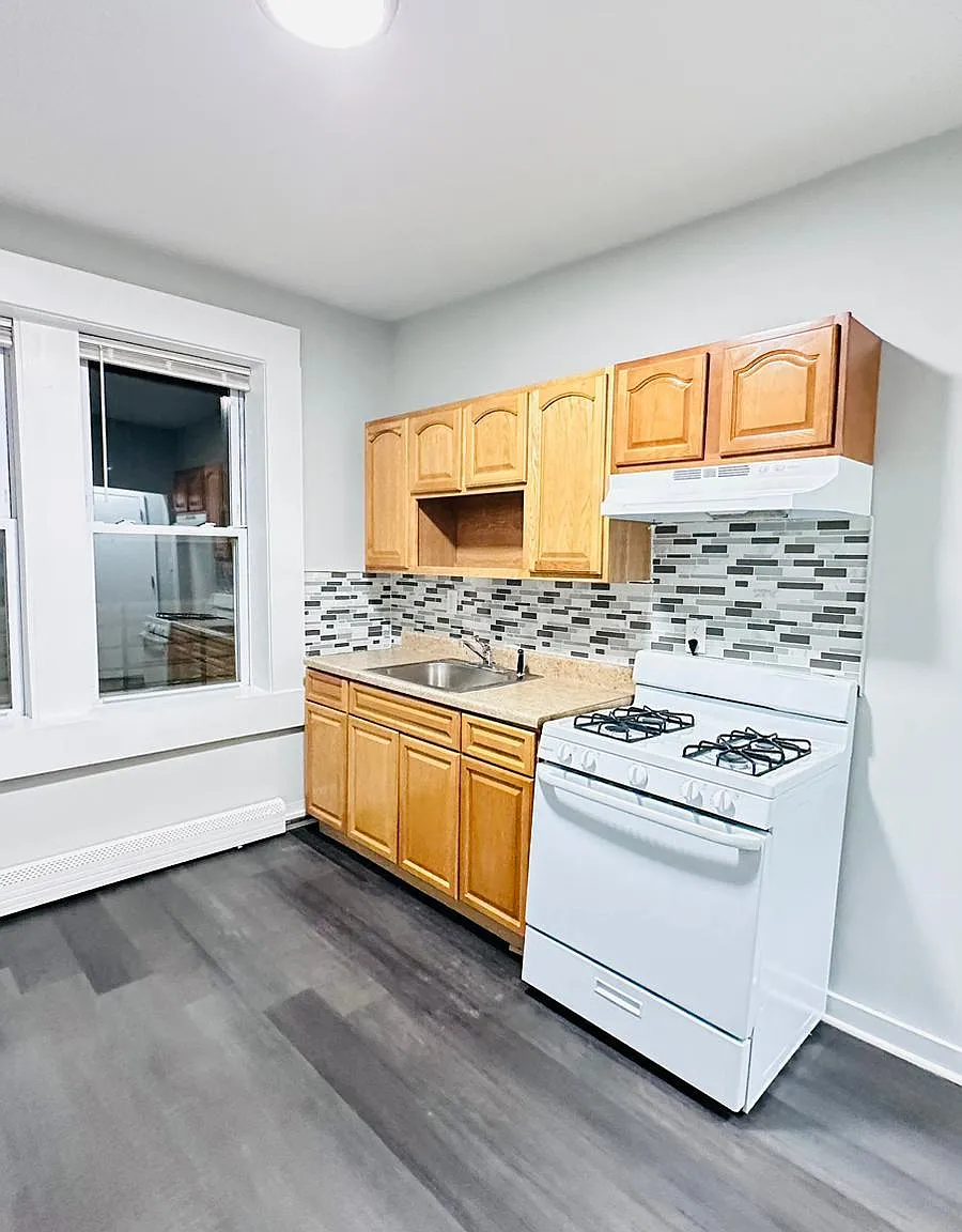 1 bed, $1,636 — Photo 2