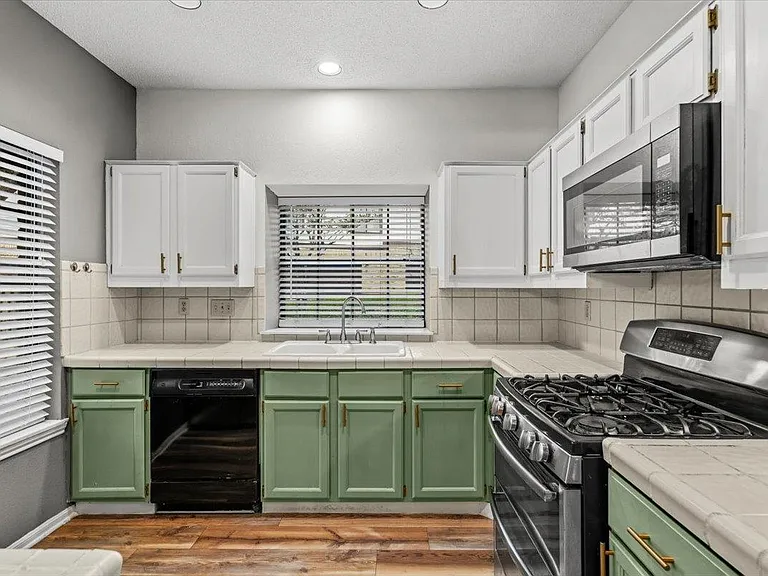 10819 Crown Colony Dr #27 — Photo 6