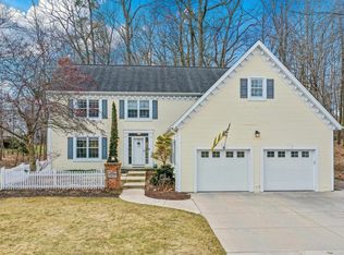 2476 Wildwood Dr, Green Bay, WI 54302