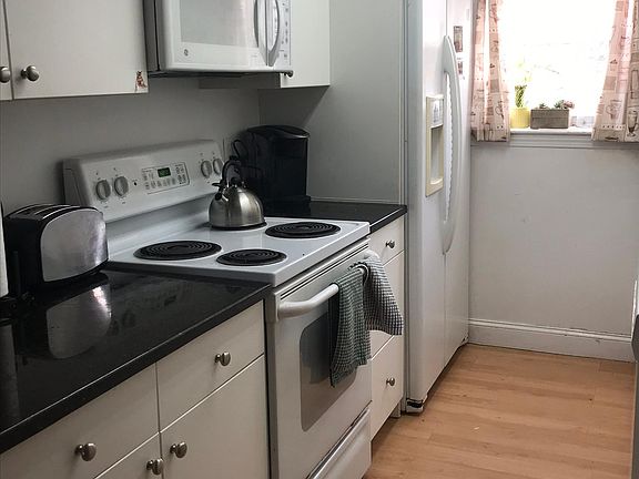 3rd image of 145 Newton St #4