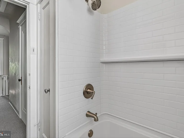 332 W Washington St #2 — Photo 18