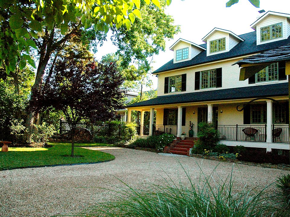 Approaching from street