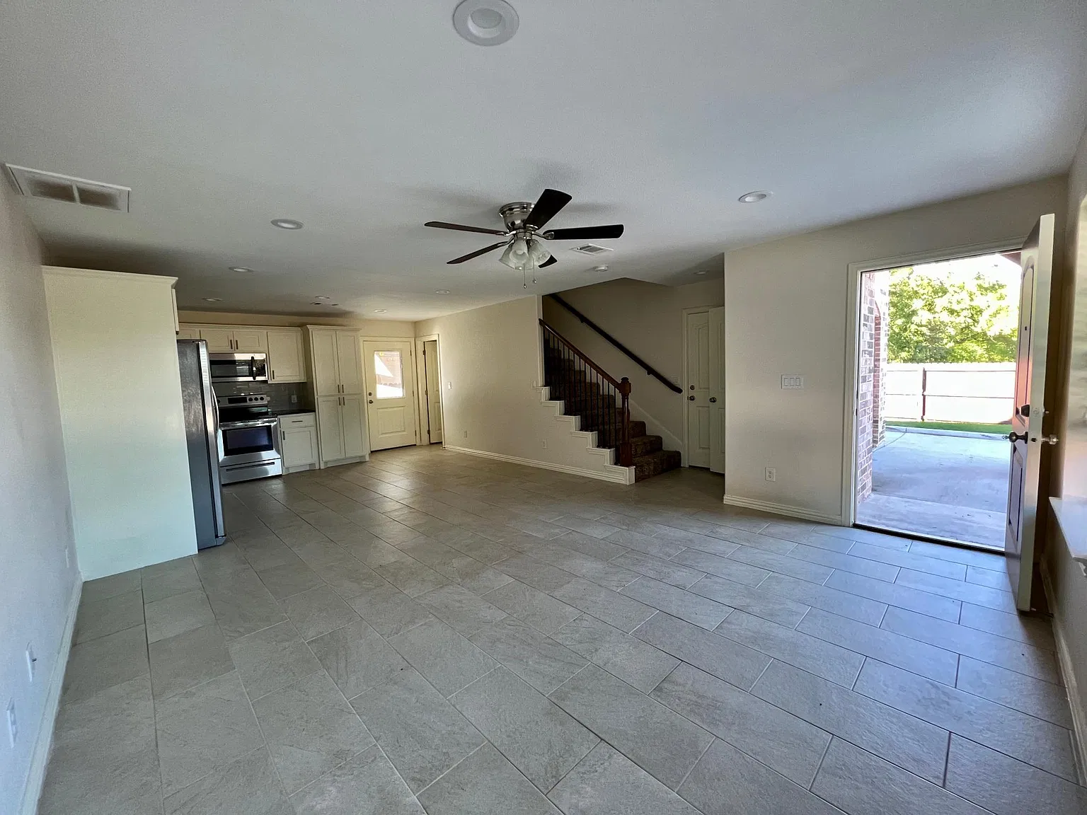 1530 N Broughton St — Photo 3