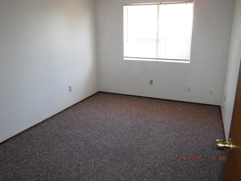 941 Sunwest Dr — Photo 6