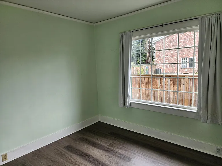 609 5th Ave NW — Photo 14