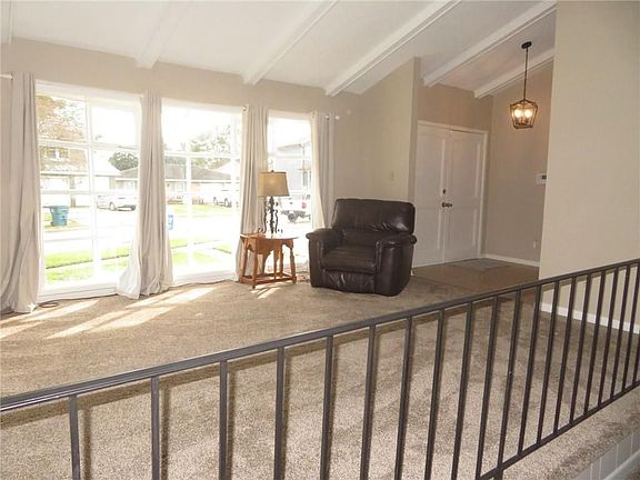 2nd image of 841 Fairfield Ave