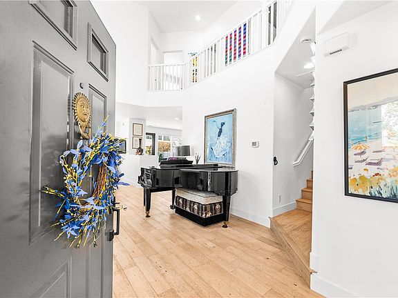 4th image of 7651 Park Field Cir