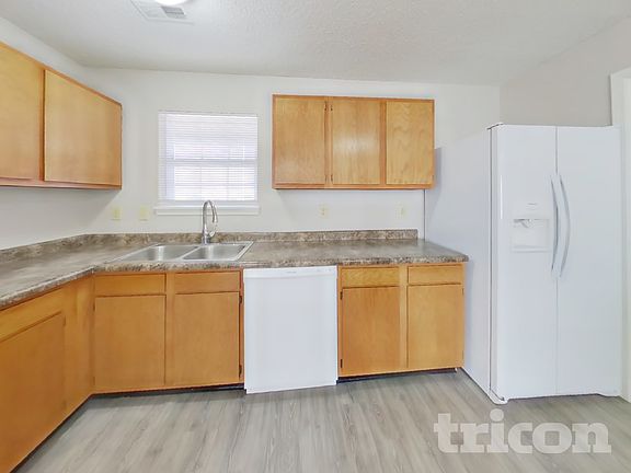 4th image of 111 Silverberry Ct