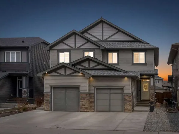 92 SW Legacy Glen St SE, Calgary, AB T2X 3Y7