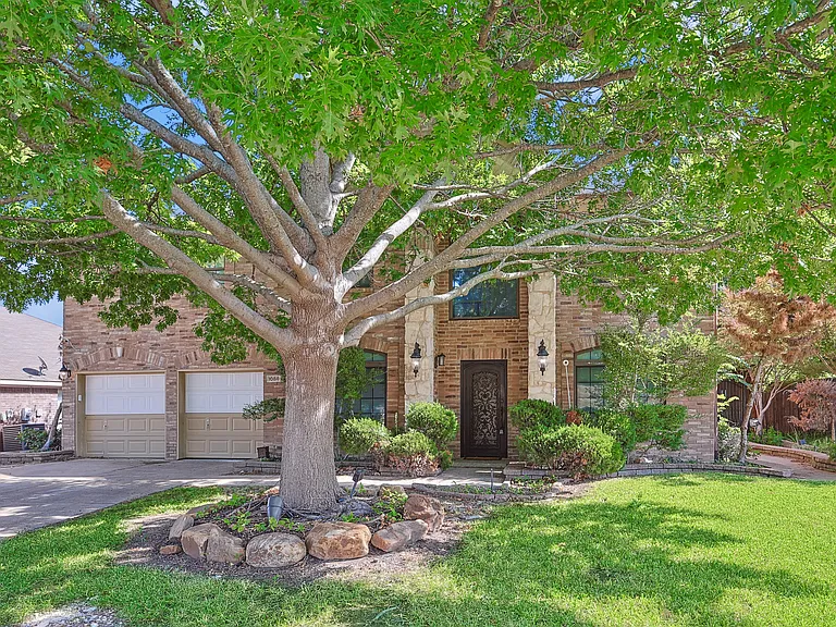 1088 Pondview Dr — Photo 37