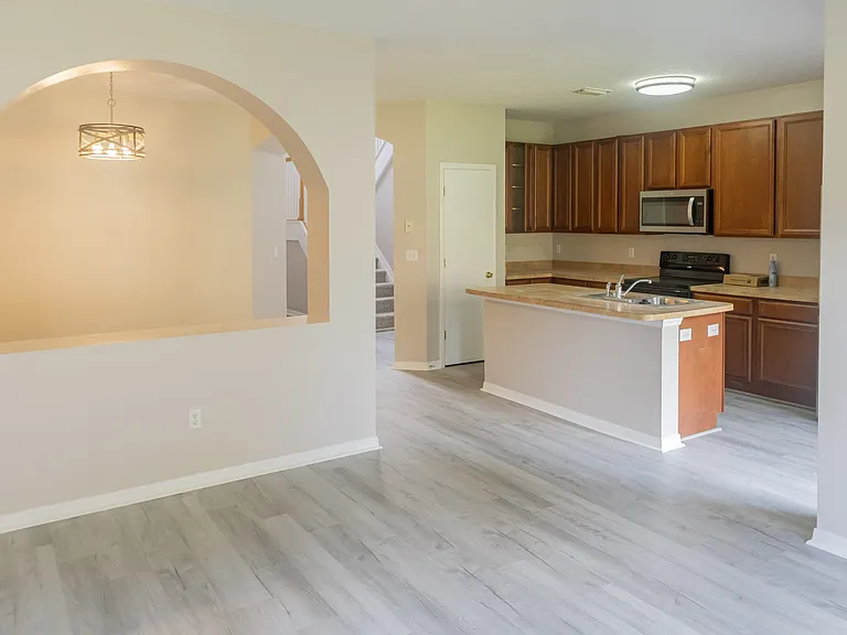 258 Beech Brook St — Photo 4