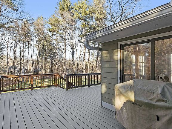 5th image of 30 Mohawk Dr