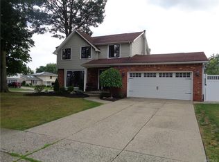 26 Hemlock Dr, West Seneca, NY 14224
