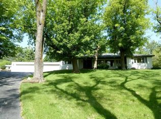 140 Algonquin Rd, Barrington, IL 60010