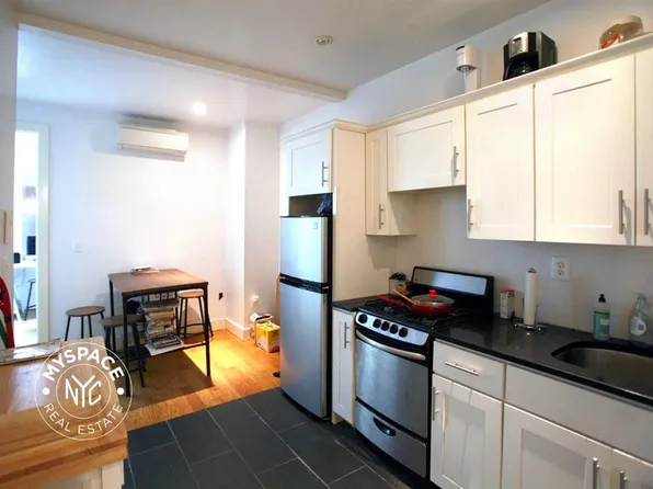 33 Montrose Avenue image 1 of 6