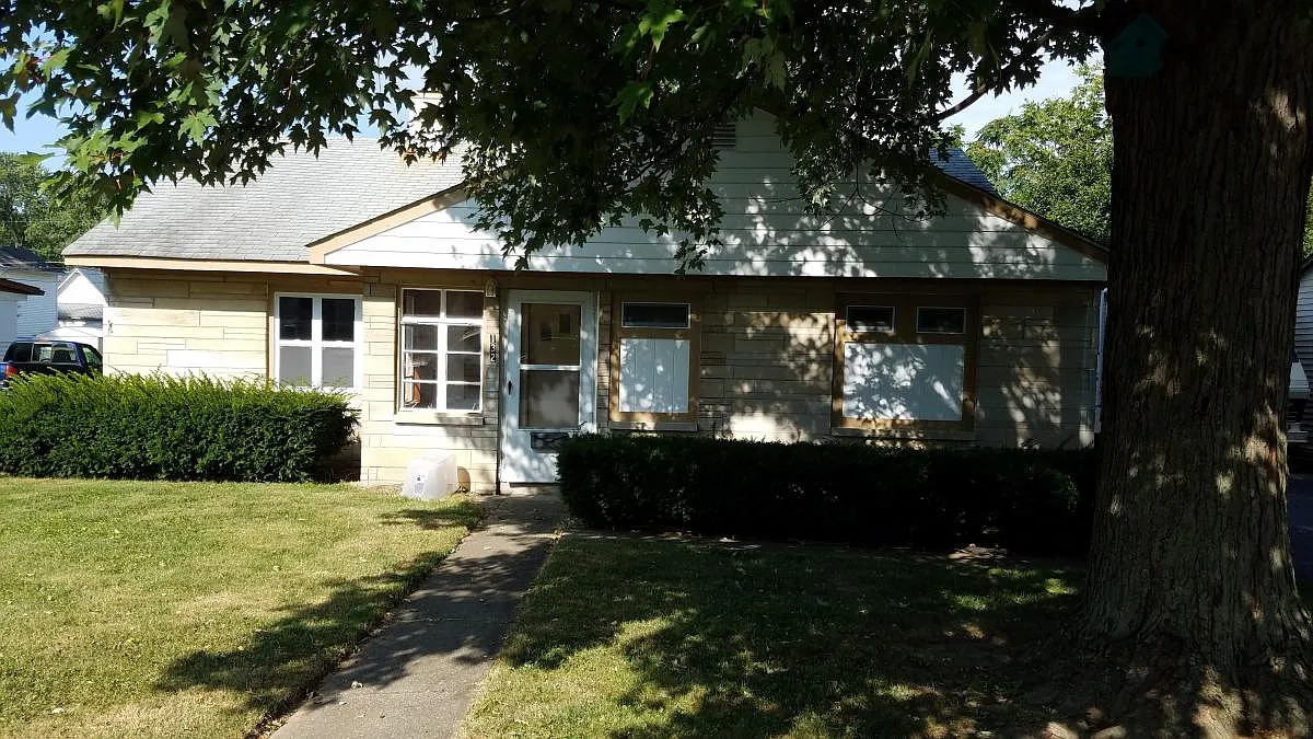 132 Howard St photo 1