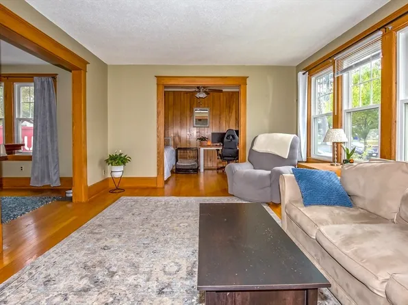 141 Hartford Ter, Springfield, MA 01118