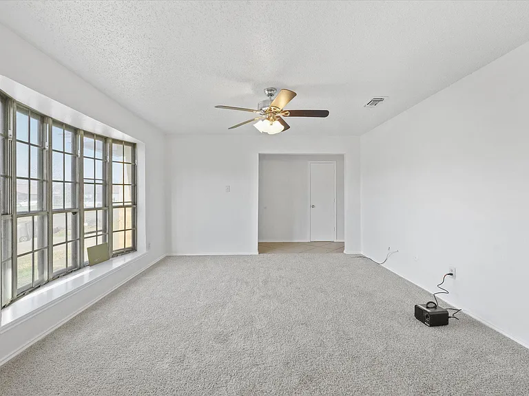 3925 Wendover Dr — Photo 3