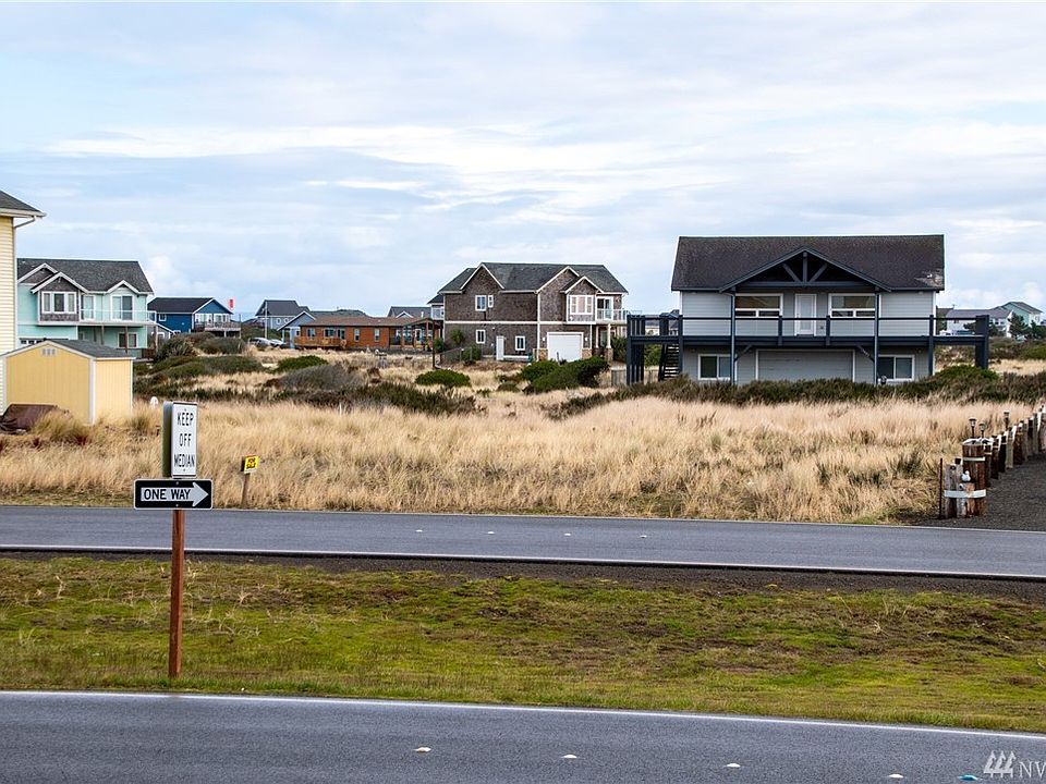 Westward facing lot, build to your dream home and create your dream sunsets views. Great location for your 1st, 2nd or even possible vacation/seasonal home rental (call us for more info)