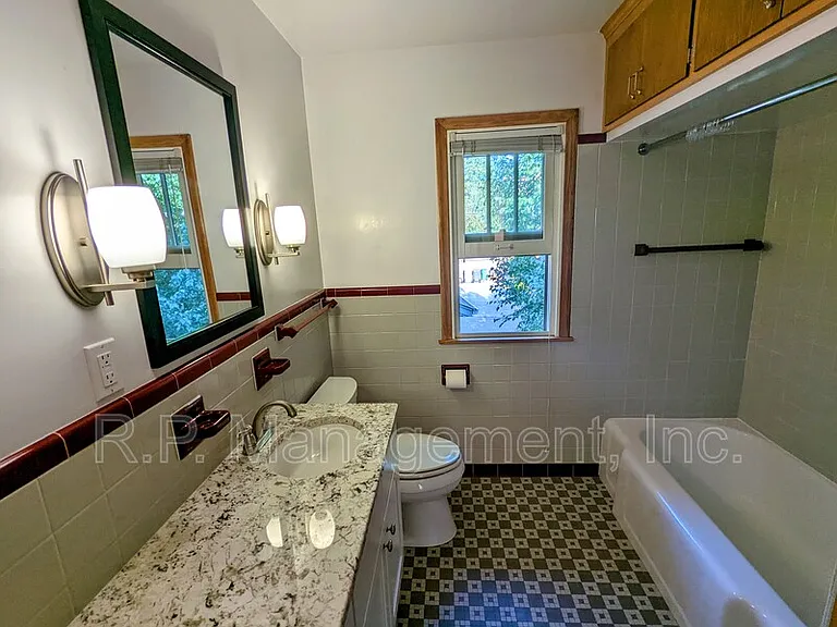 2111 Irving Ave S — Photo 9