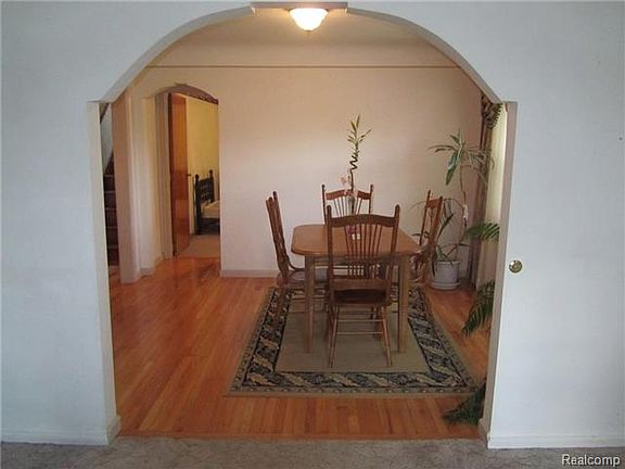 5th image of 18125 Deering St