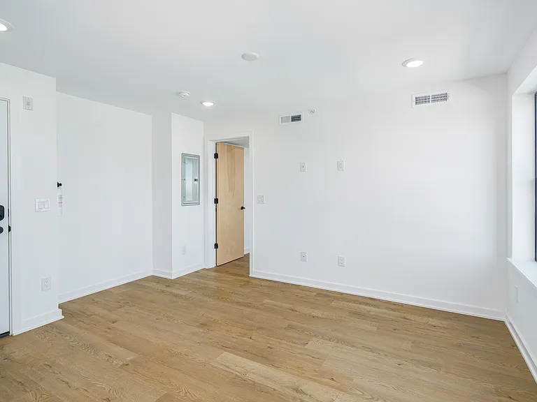 610 Moore St #402 — Photo 8