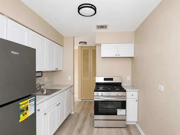 1500 Robin Cir #418 — Photo 3