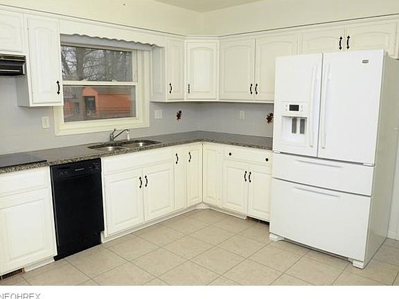 3rd image of 1205 Greenacre Dr