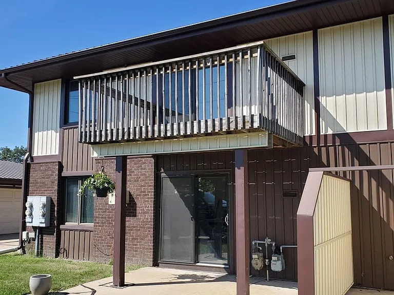 3405 Winston Dr — Photo 2