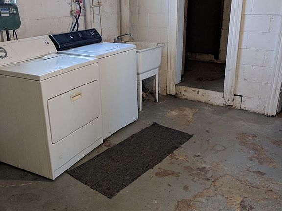 5th image of 230 E Glenwood Ave