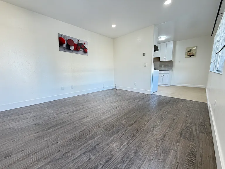 655 Moorpark Way #1B — Photo 3