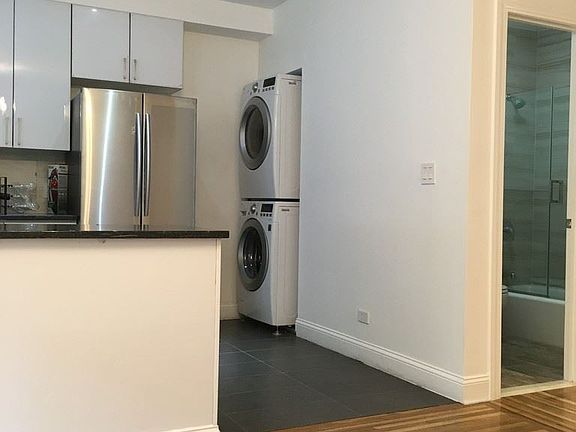 4th image of 3423 Crescent St #1