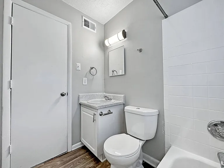 Cascade Oaks Apartments — Photo 14