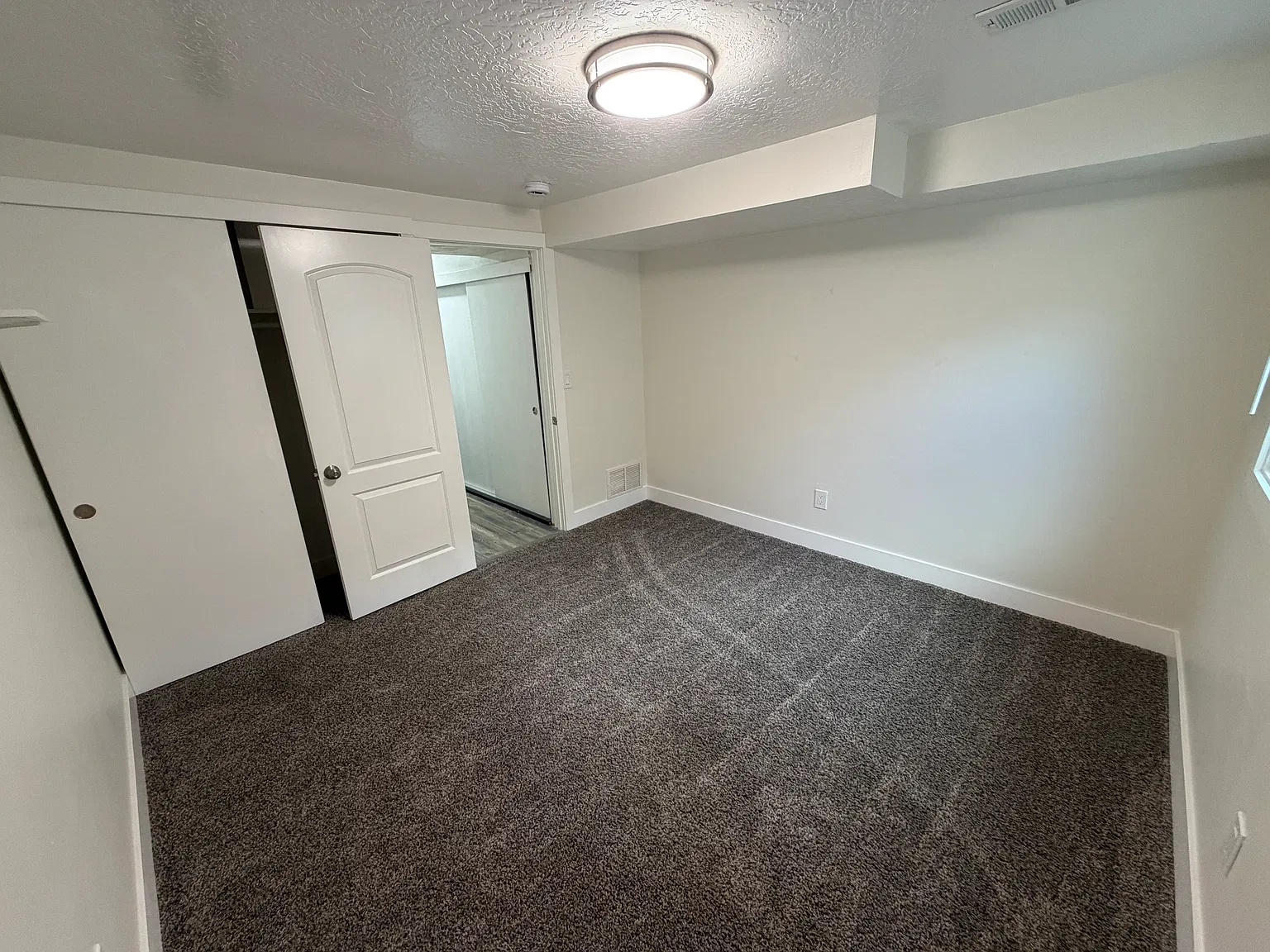 3 bed, 1000 sqft, $600 — Photo 4