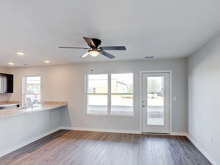 Cypress Point Apartments — Photo 41