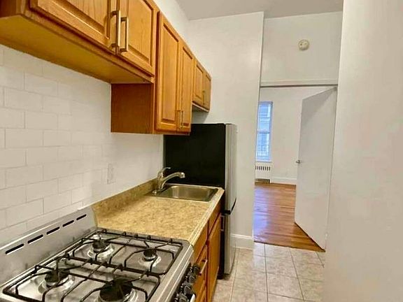 4th image of 117 Christopher St #14