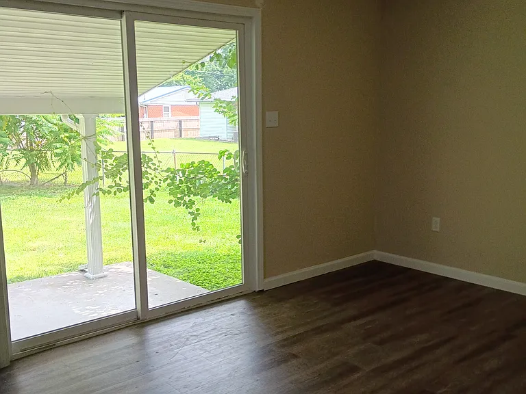 104 Kenton Ave — Photo 9
