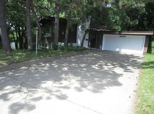 2422 Isalona Ln, South Saint Paul, MN 55075