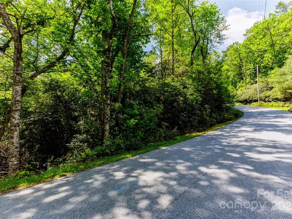 210 Wildberry Ct, Sapphire, NC 28774