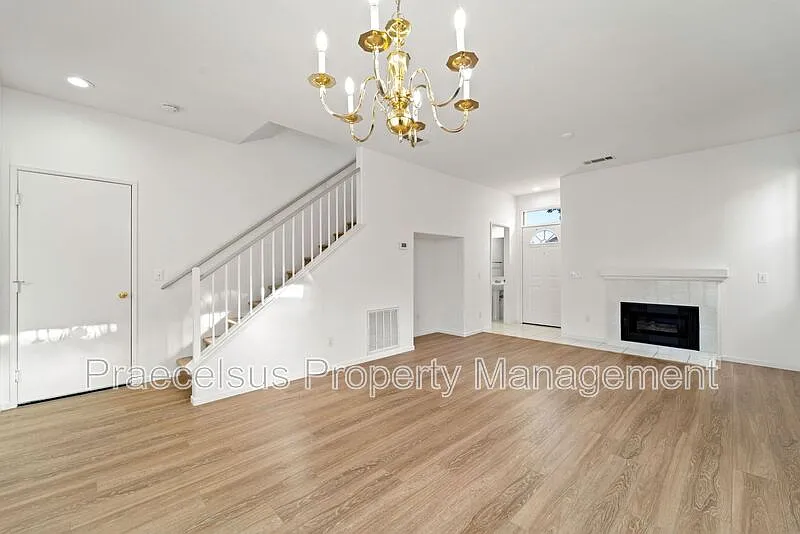 3 bed, 2.5 bath, 1248 sqft, $3,900 — Photo 4