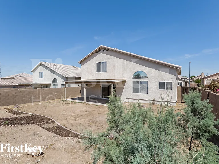 11009 W Frier Dr — Photo 16