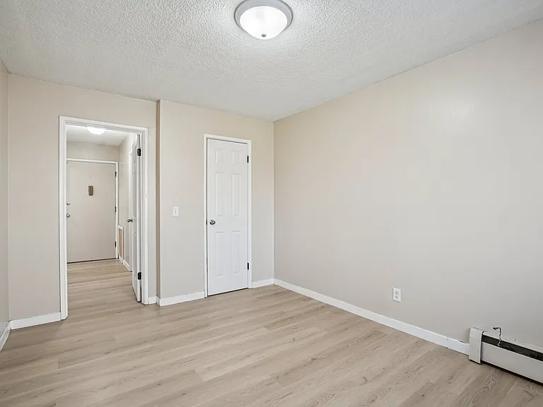 Keller Flats — Photo 43