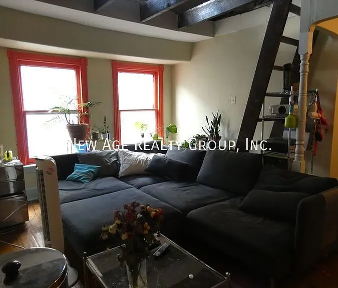 4816 Cedar Ave #3R — Photo 4