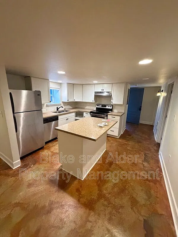 2 bed, 1.0 bath, 1100 sqft, $1,795 — Photo 4