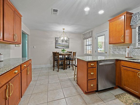 5th image of 14741 Saddle Ave