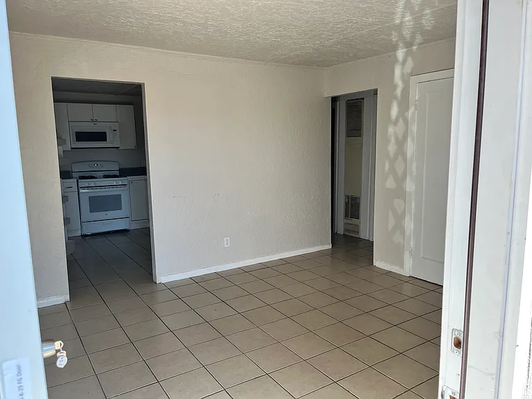 818 Granada St — Photo 2