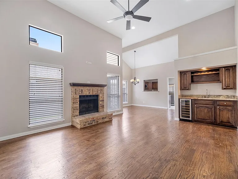 4424 Odessa Dr — Photo 16